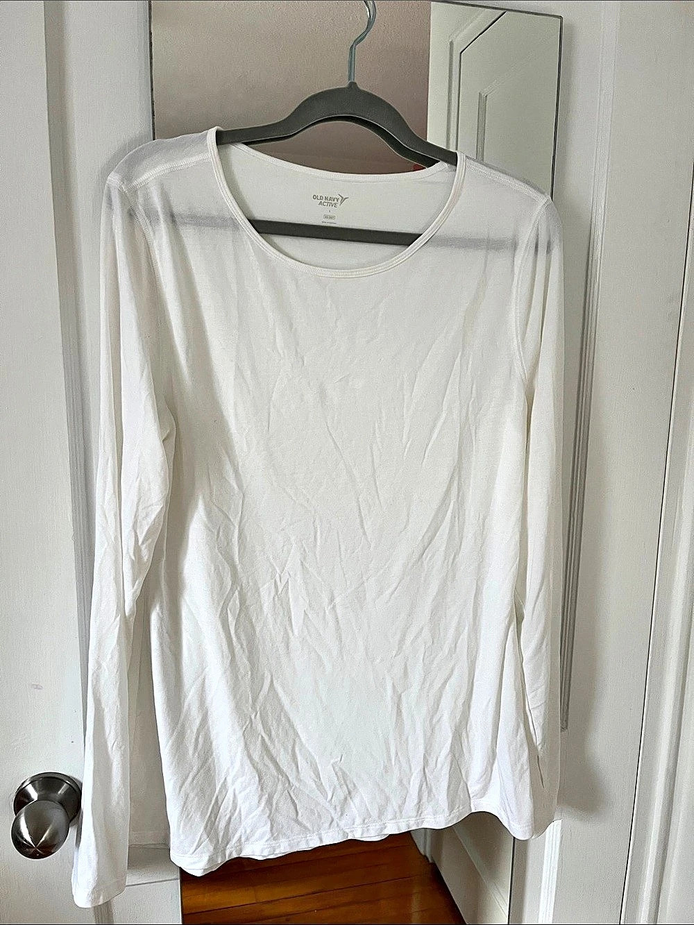 Old Navy Active Long Sleeve Tee in White Large